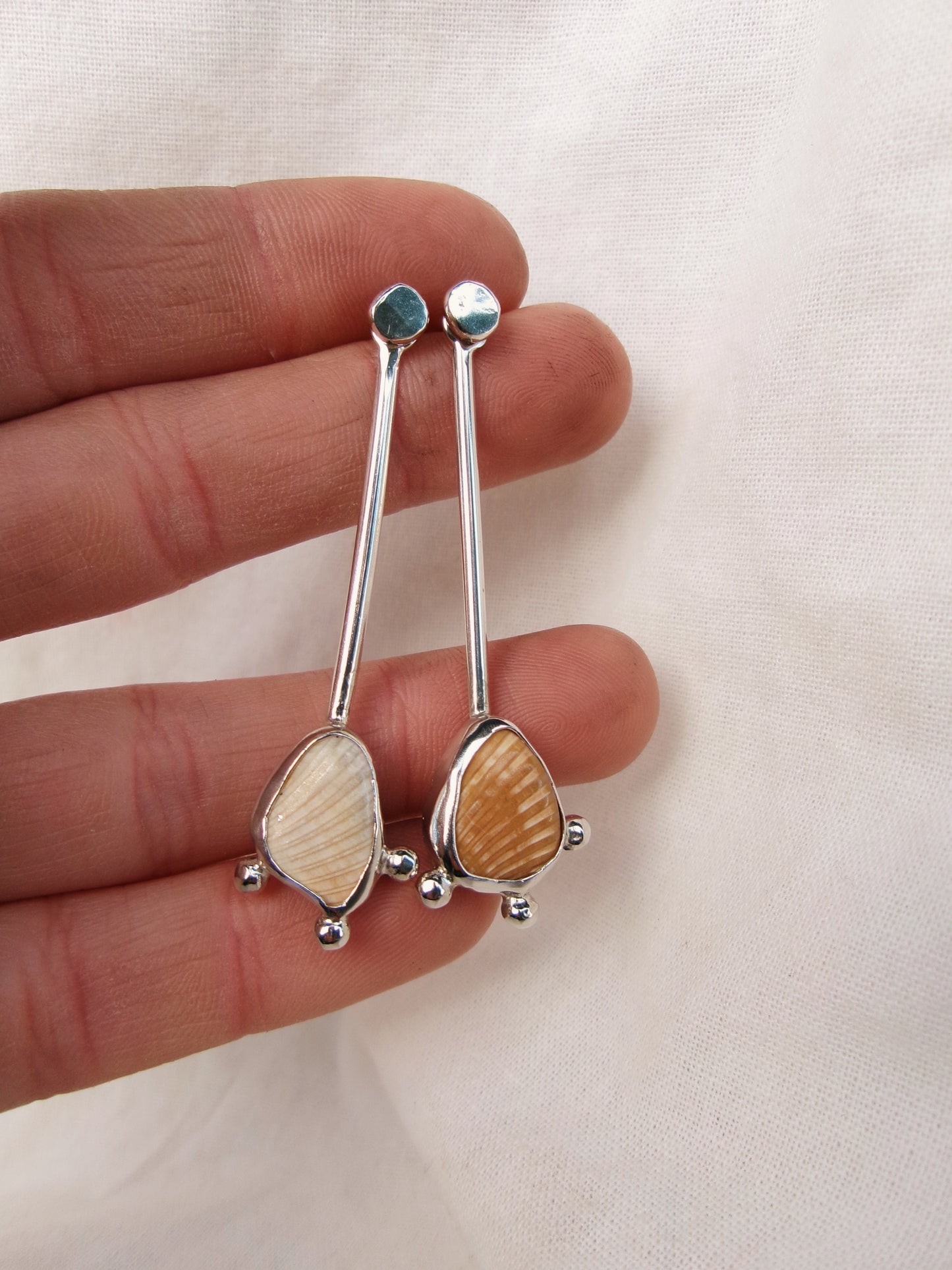 Dotted current studs