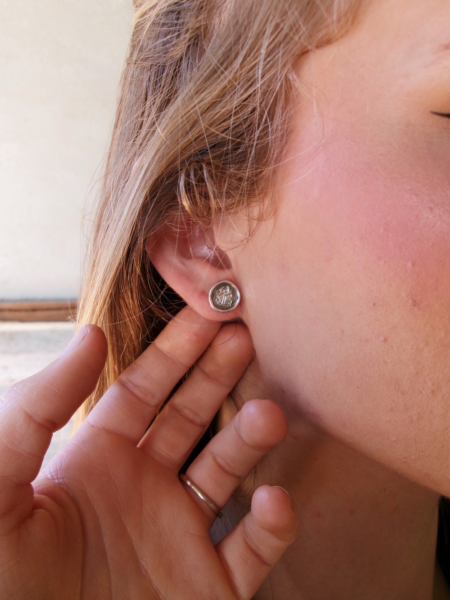 Anchor studs