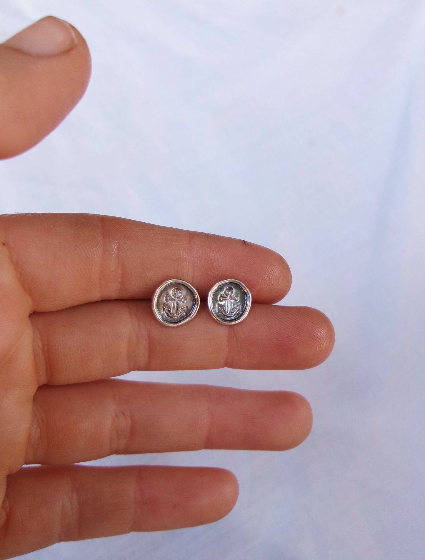 Anchor studs
