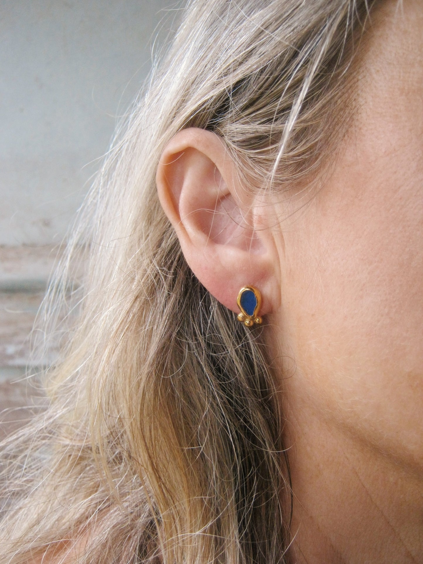 Cobalt dotty studs