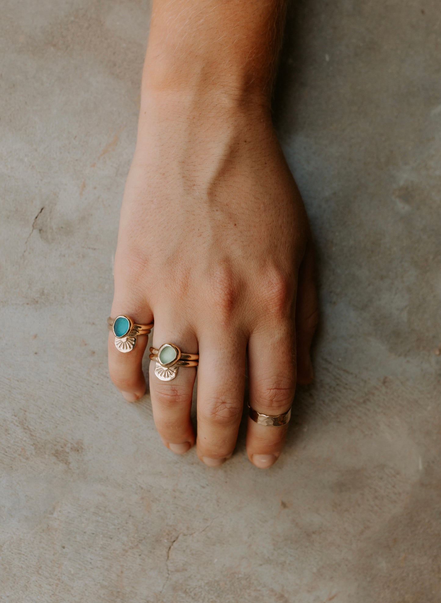 Textured toe ring