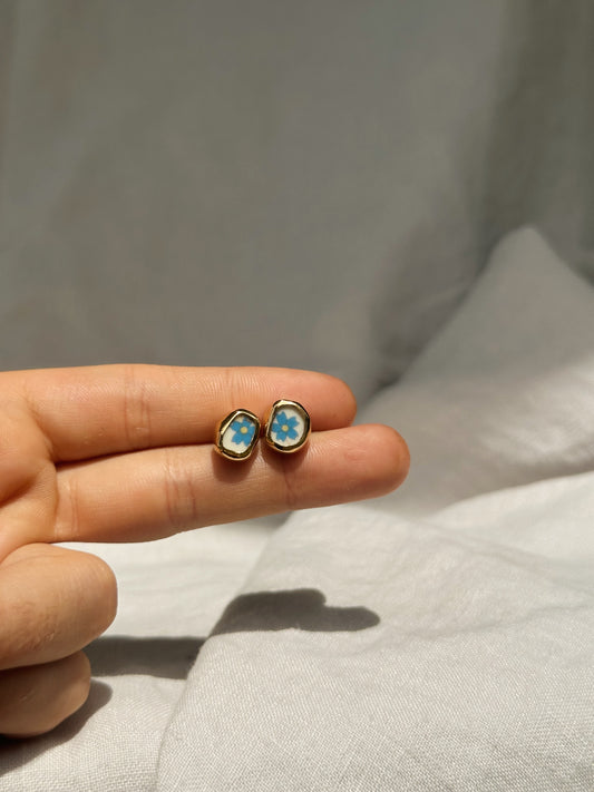 Iris studs