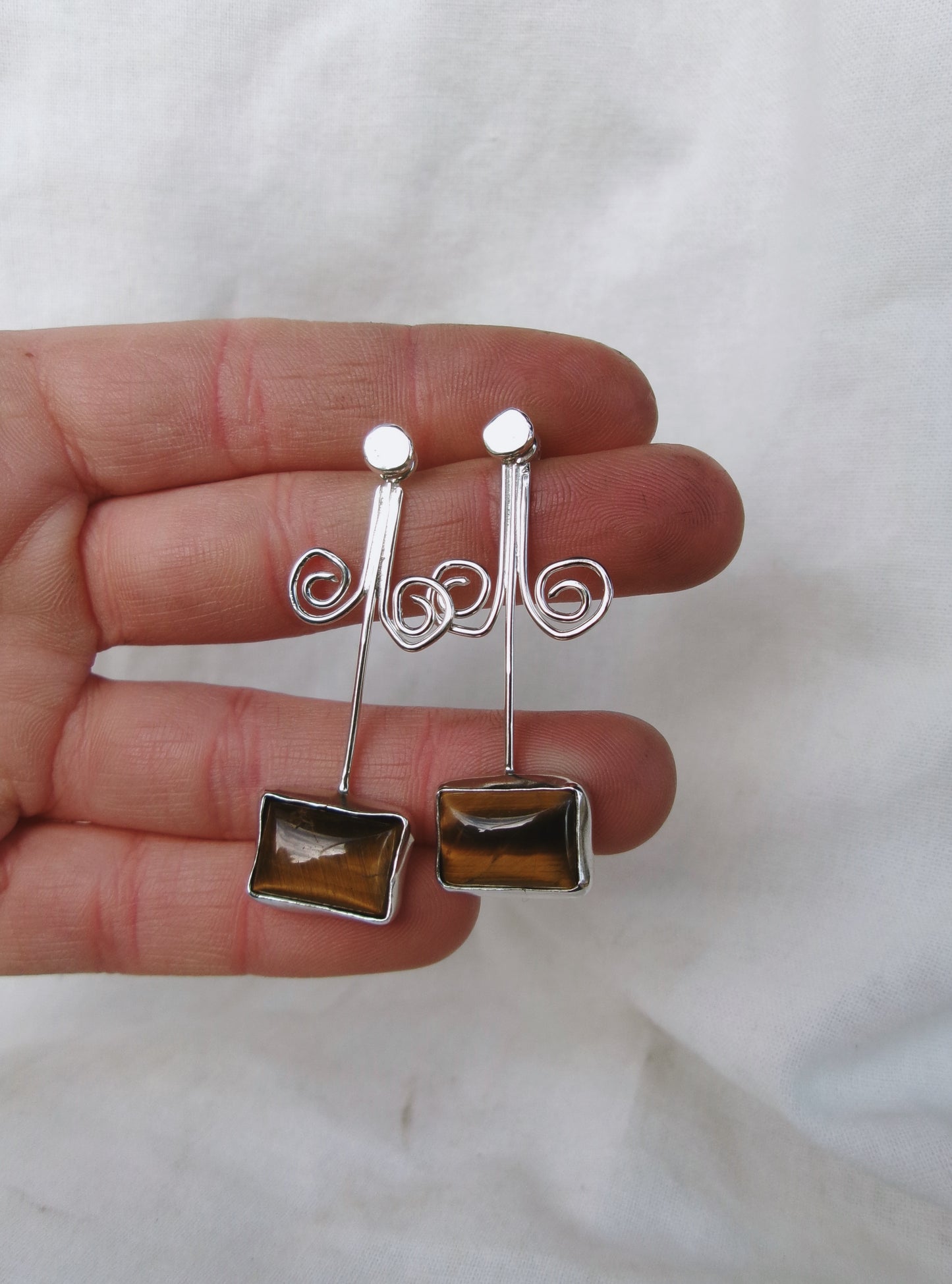 Sumatran coil studs