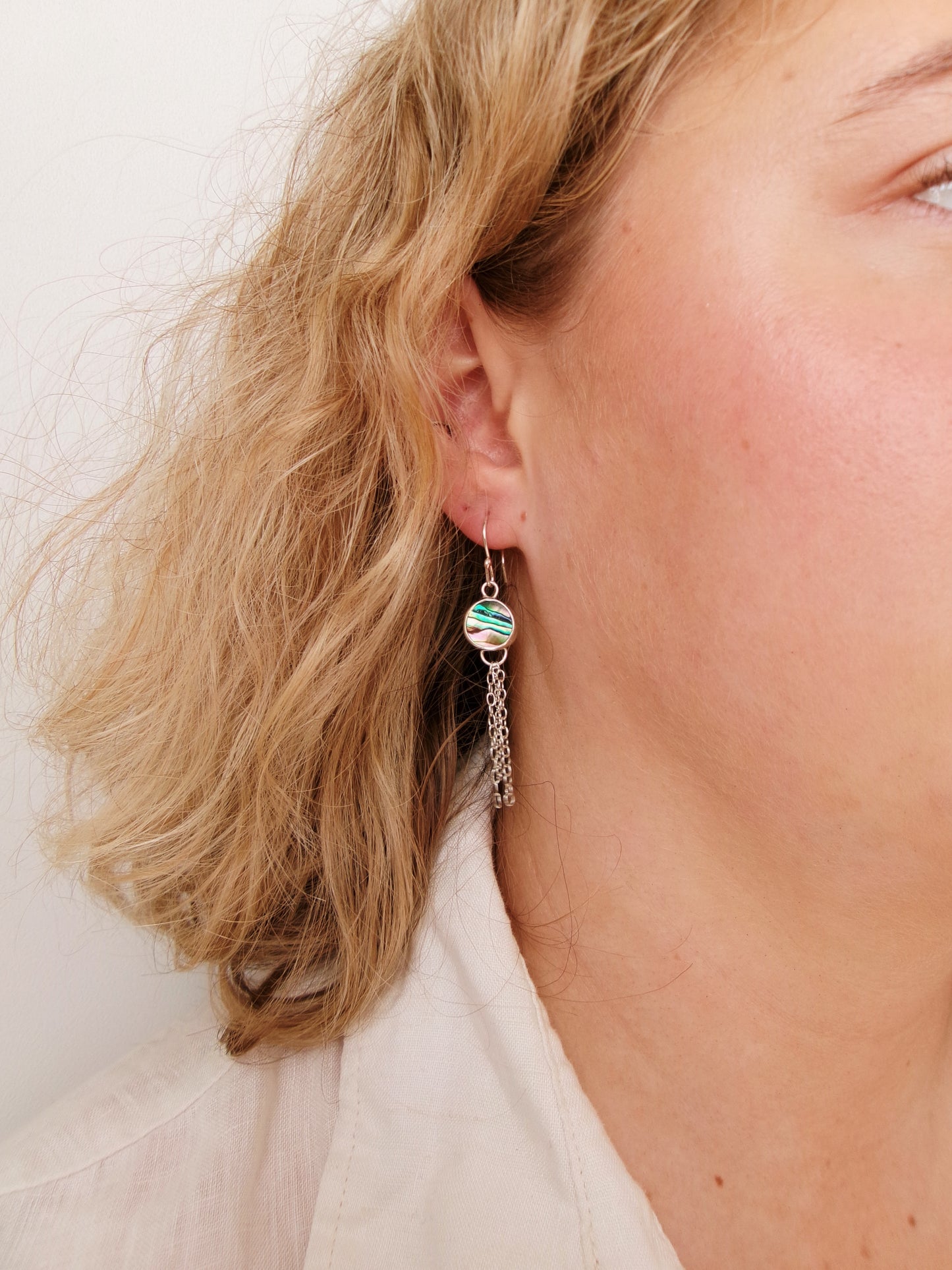 Cordelia dangles