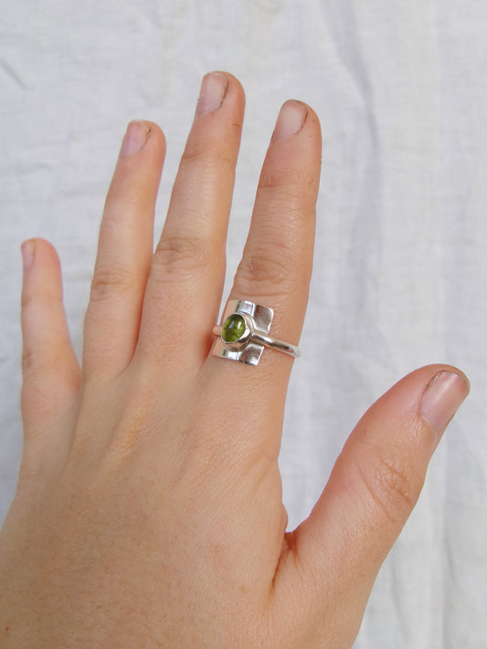 Shielded Ring - Peridot