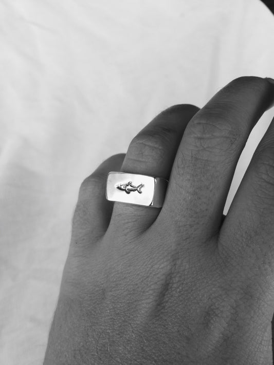 Shark Signet