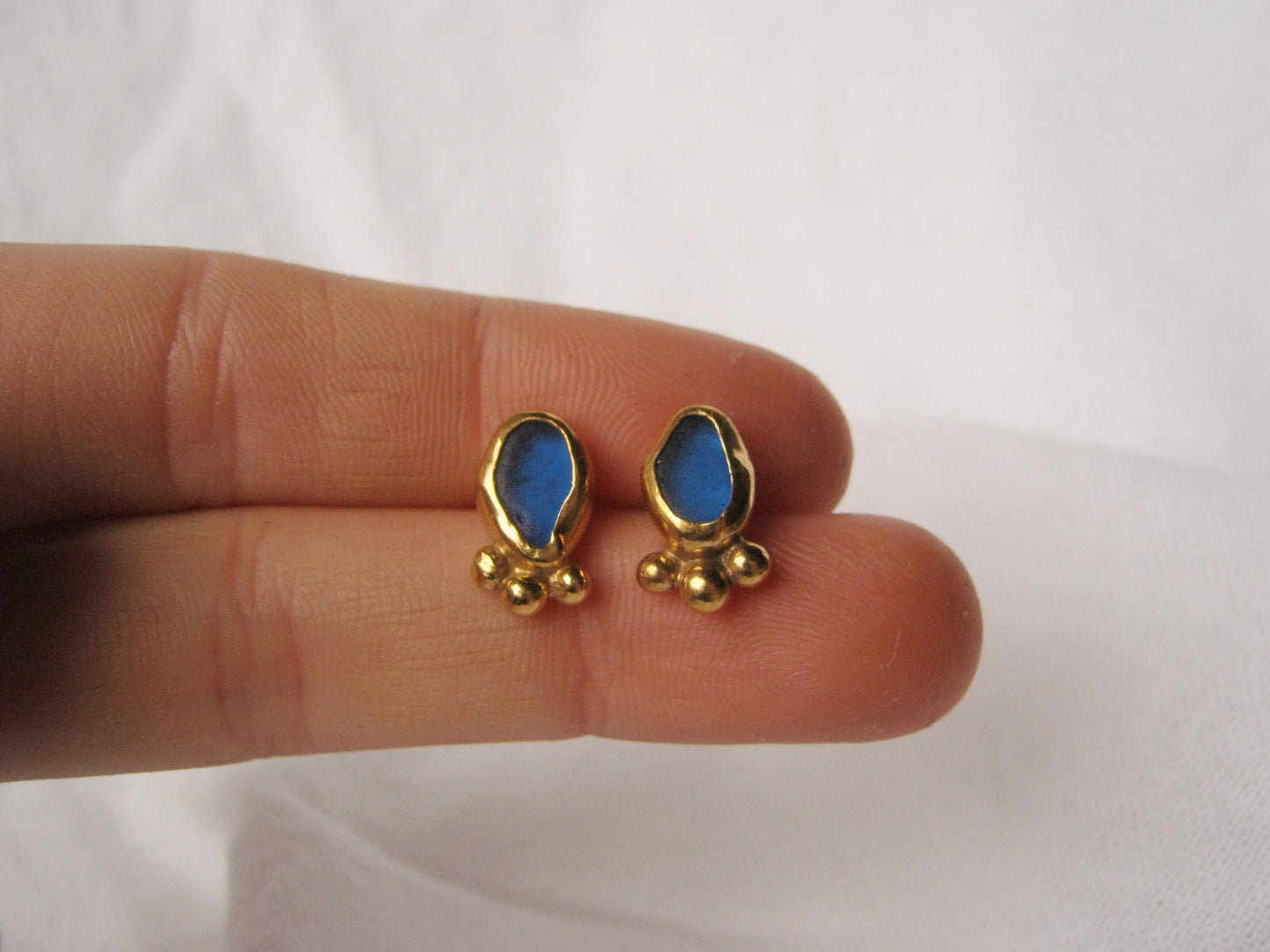 Cobalt dotty studs