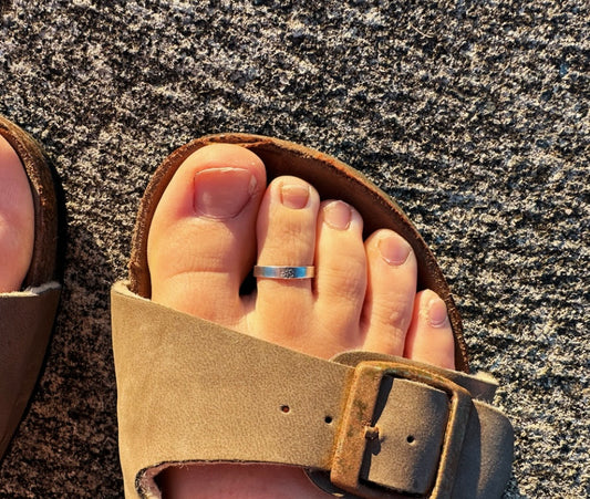 Daisy toe ring